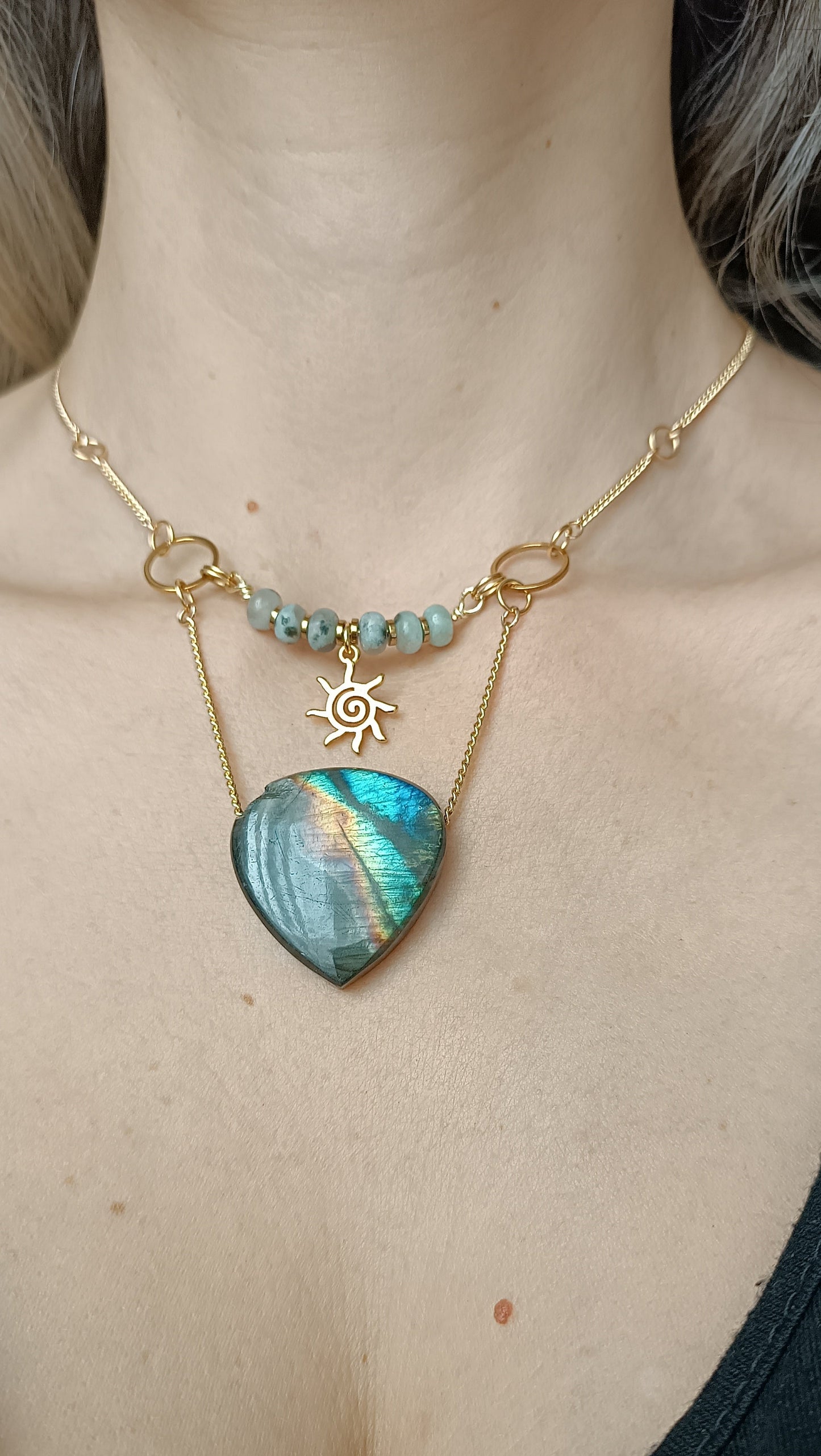 Collier labradorite or jaspe kiwi auroredecristal féminin sacré yoni