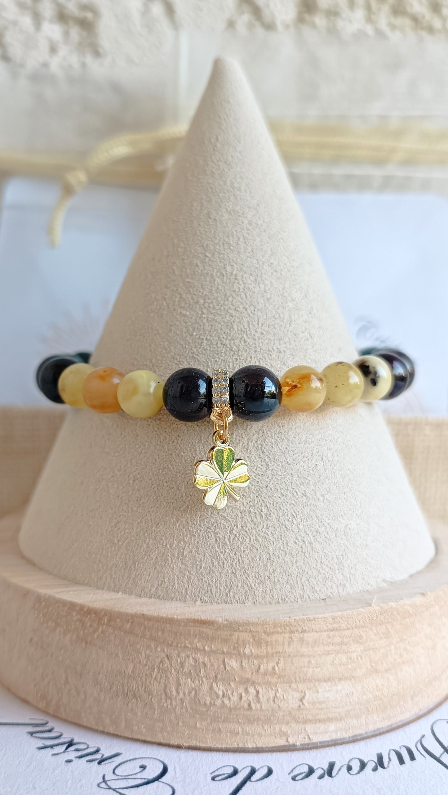 bracelet pierres naturelles ambre grenat émeraude trefles aurore de cristal
