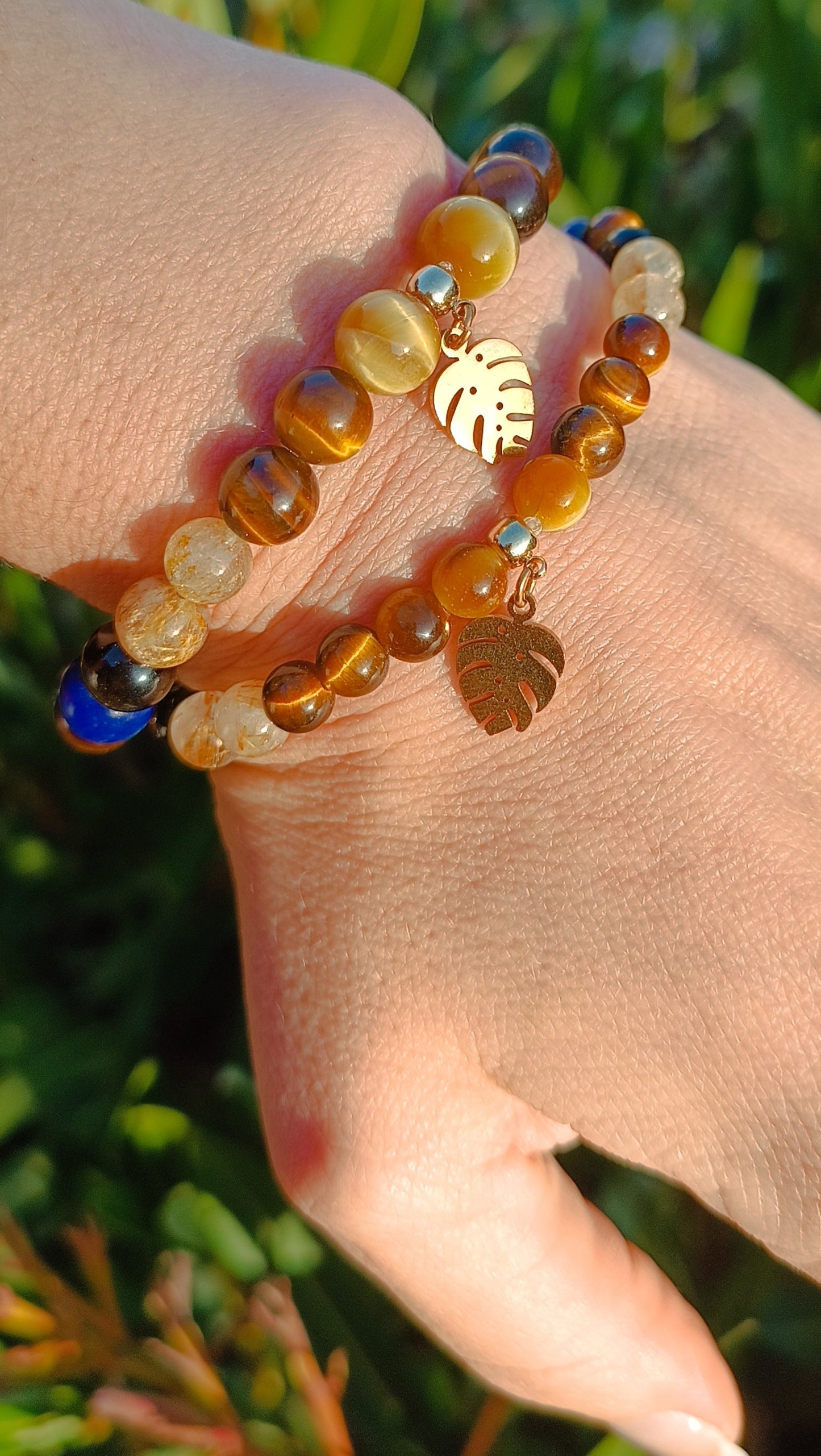 bracelet pierres naturelles aurore de cristal obsidienne doré lapis lazuli œil de tigre feuille de monstera plaqué or protection