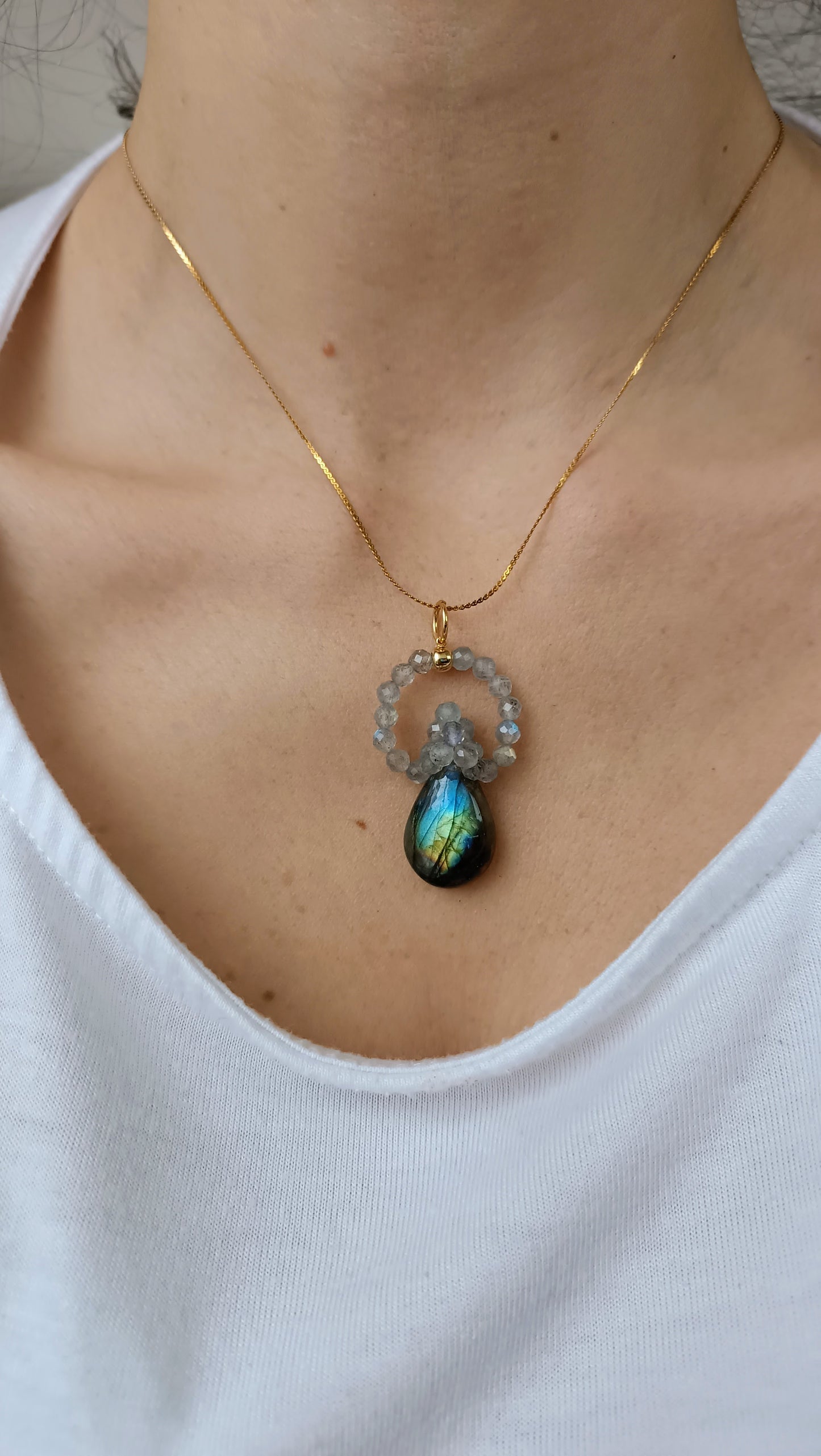 pendentif_labradorite_l_gende_auroredecristal_lithotherapie_acier_inoxydable_reflet beliere facette fait main