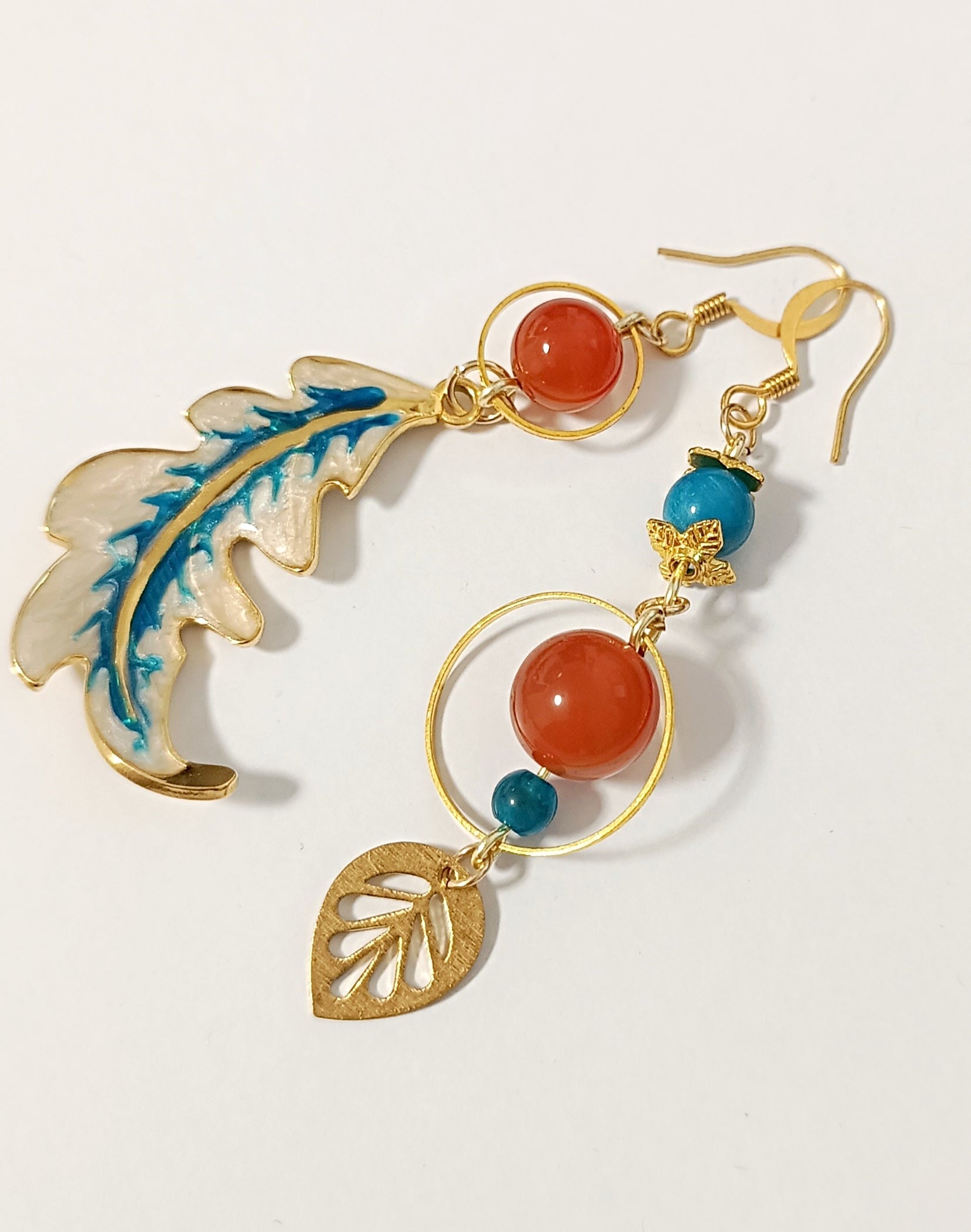 Boucle d'oreilles asymétrique acier inoxydable apatite Cornaline aurore de cristal artisanal fait main unique