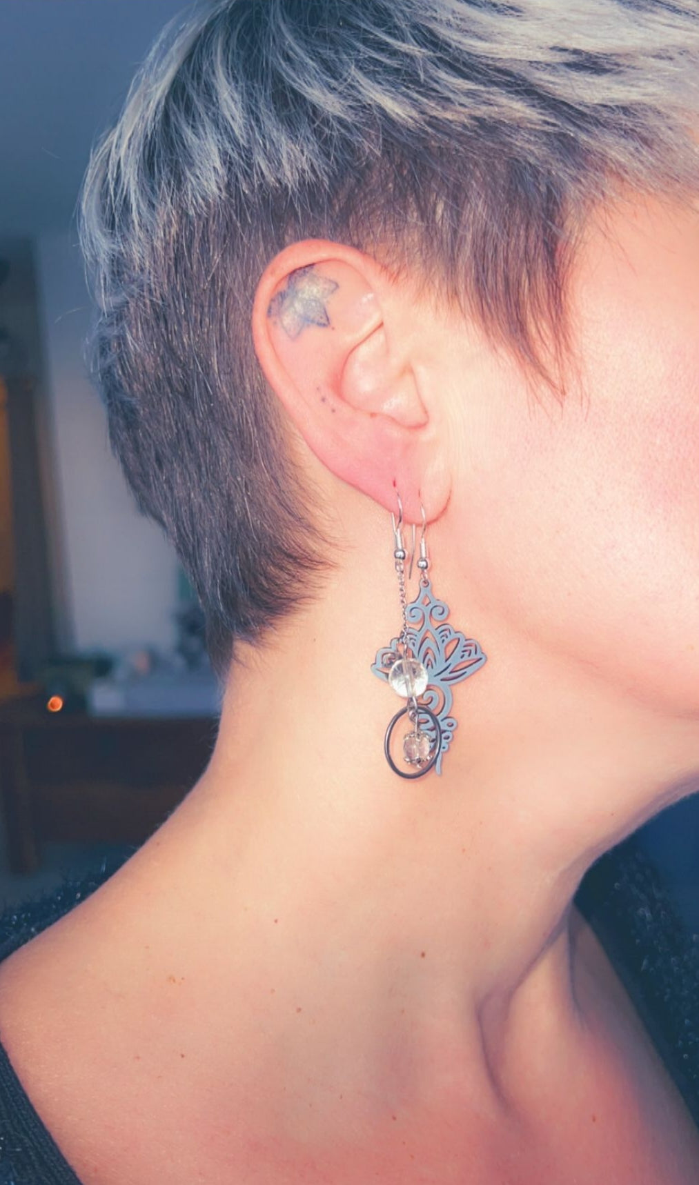 Boucle d'oreilles asymétrique acier inoxydable cristal de roche unalome  aurore de cristal artisanal fait main unique