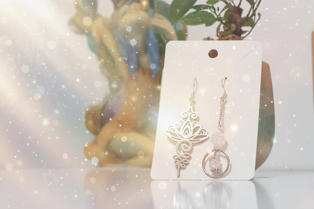 Boucle d'oreilles asymétrique acier inoxydable cristal de roche unalome  aurore de cristal artisanal fait main unique argenté