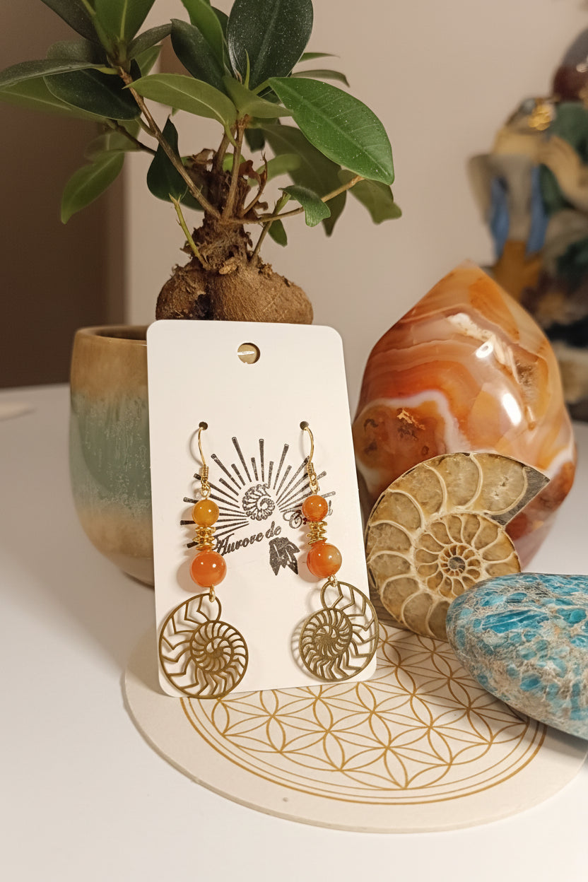 Boucles d’oreilles en acier inoxydable hypoallergénique doré ou argenté avec pendentif ammonite et pierre naturelle apatite ou cornaline