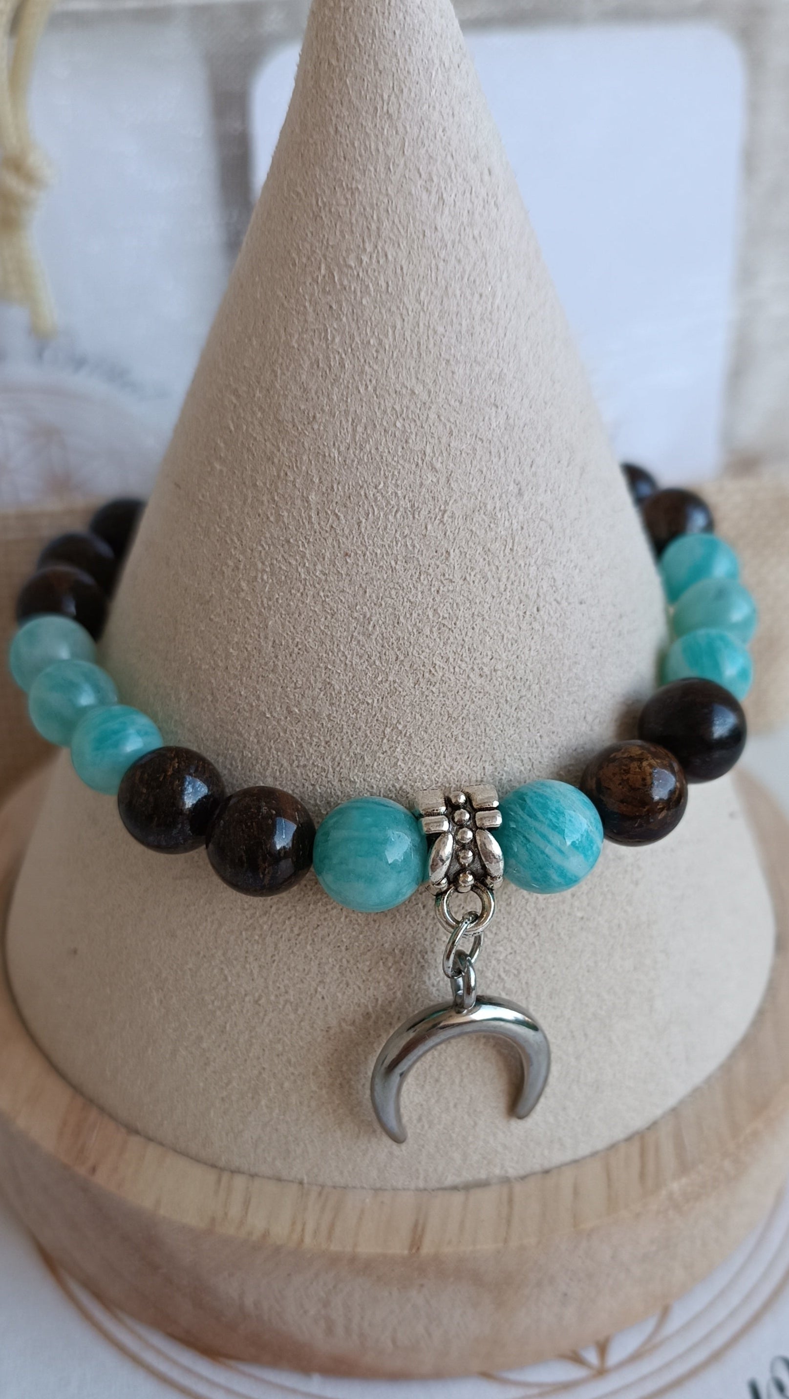 Bracelet en pierres naturelles  Bronzite et Amazonite avec Lune argentée  aurore de cristal apaisement protection