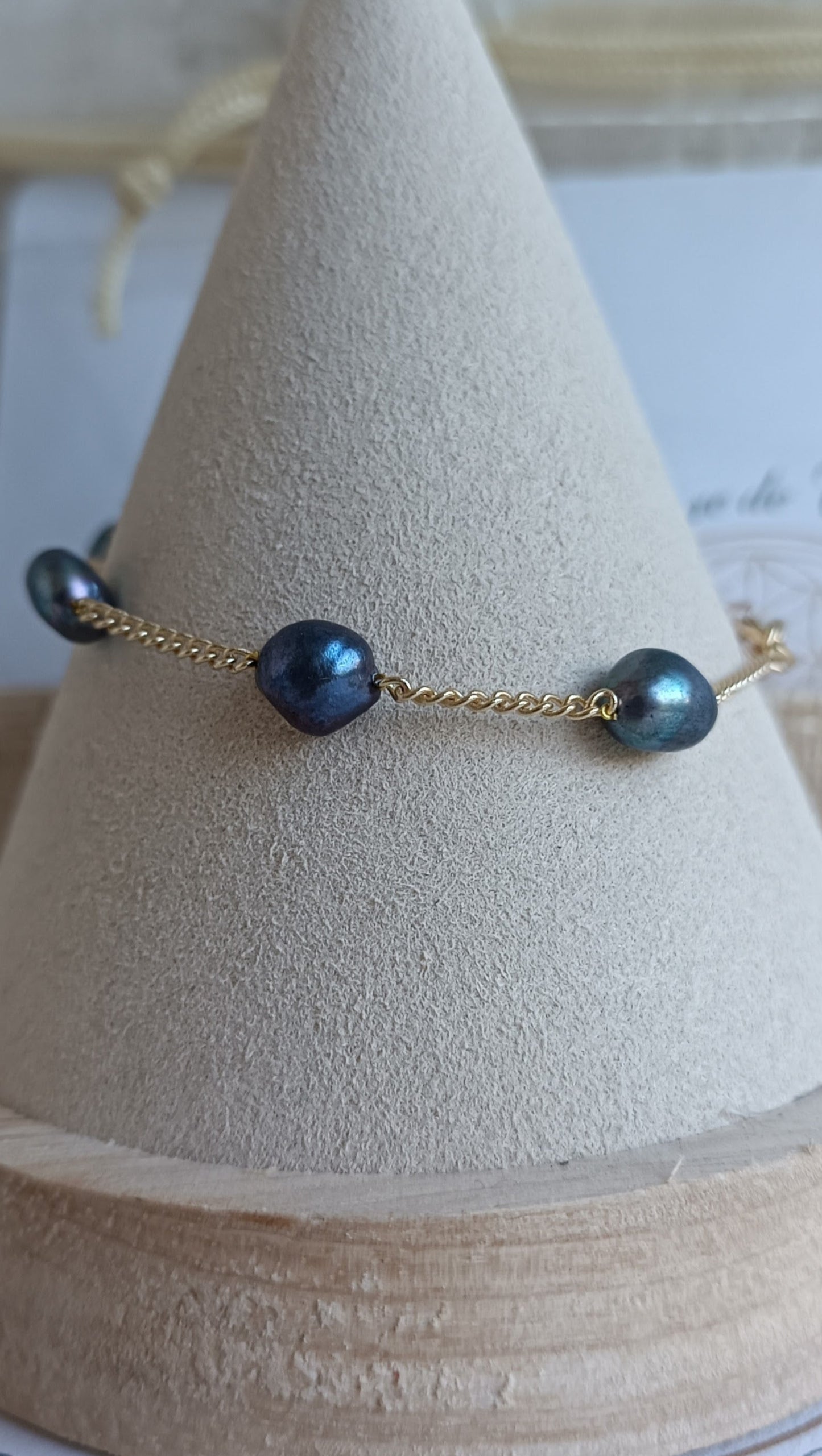 Bracelet plaqué or perle de culture grise calme aurore de cristal
