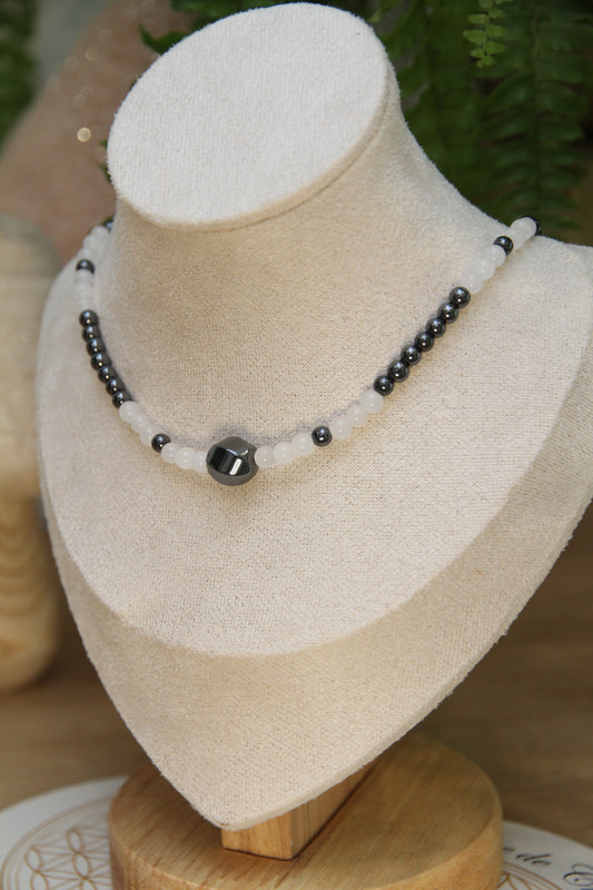 Collier Ras de Cou Hématite et Jade blanc fait main aurore de cristal