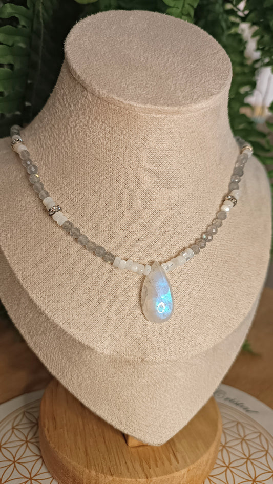Collier en pierre naturelles - Labradorite, Nacre et pendentif pierre de lune aurore de cristal fait main artisanat