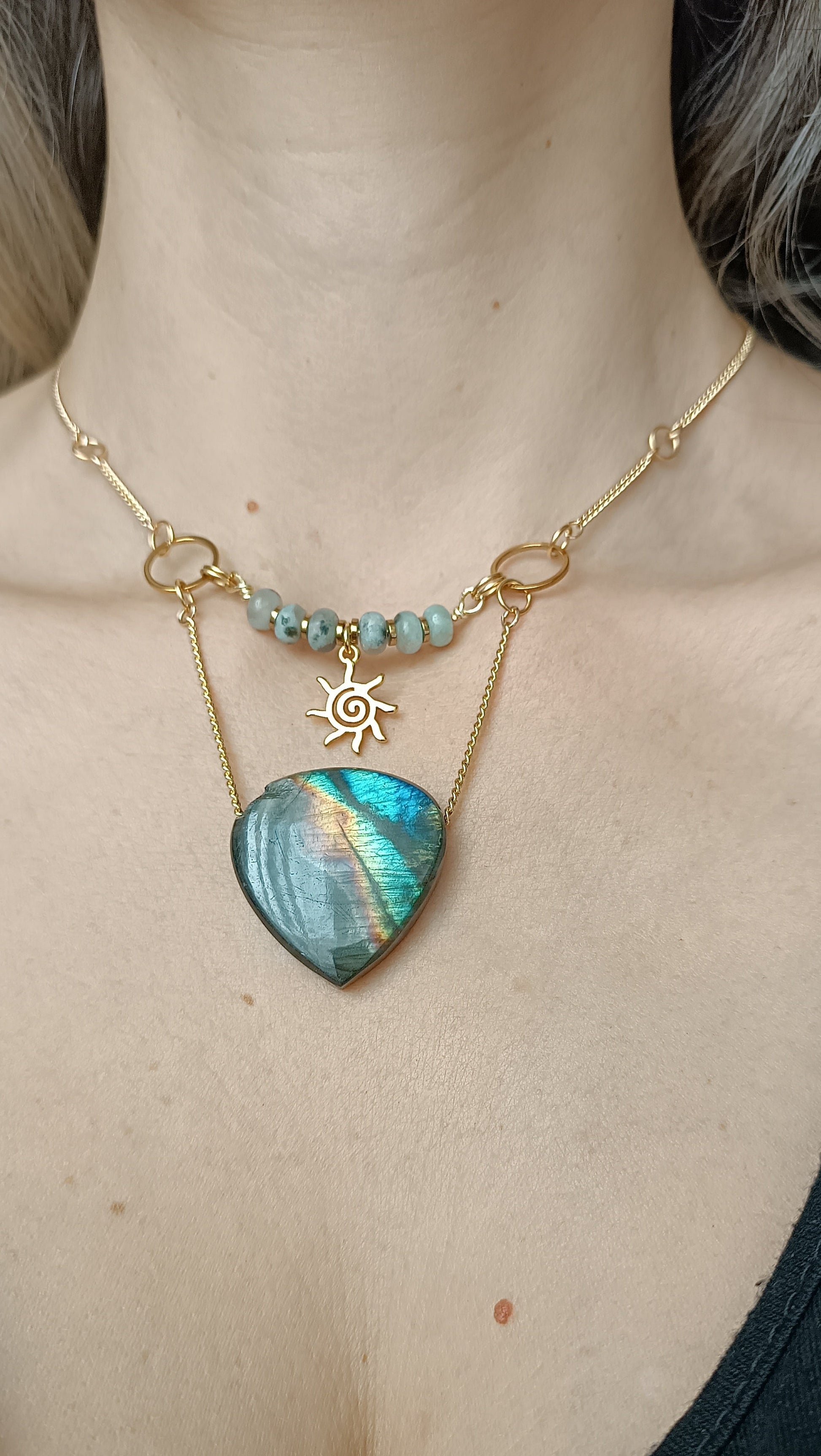 Collier labradorite or jaspe kiwi auroredecristal  féminin sacré yoni