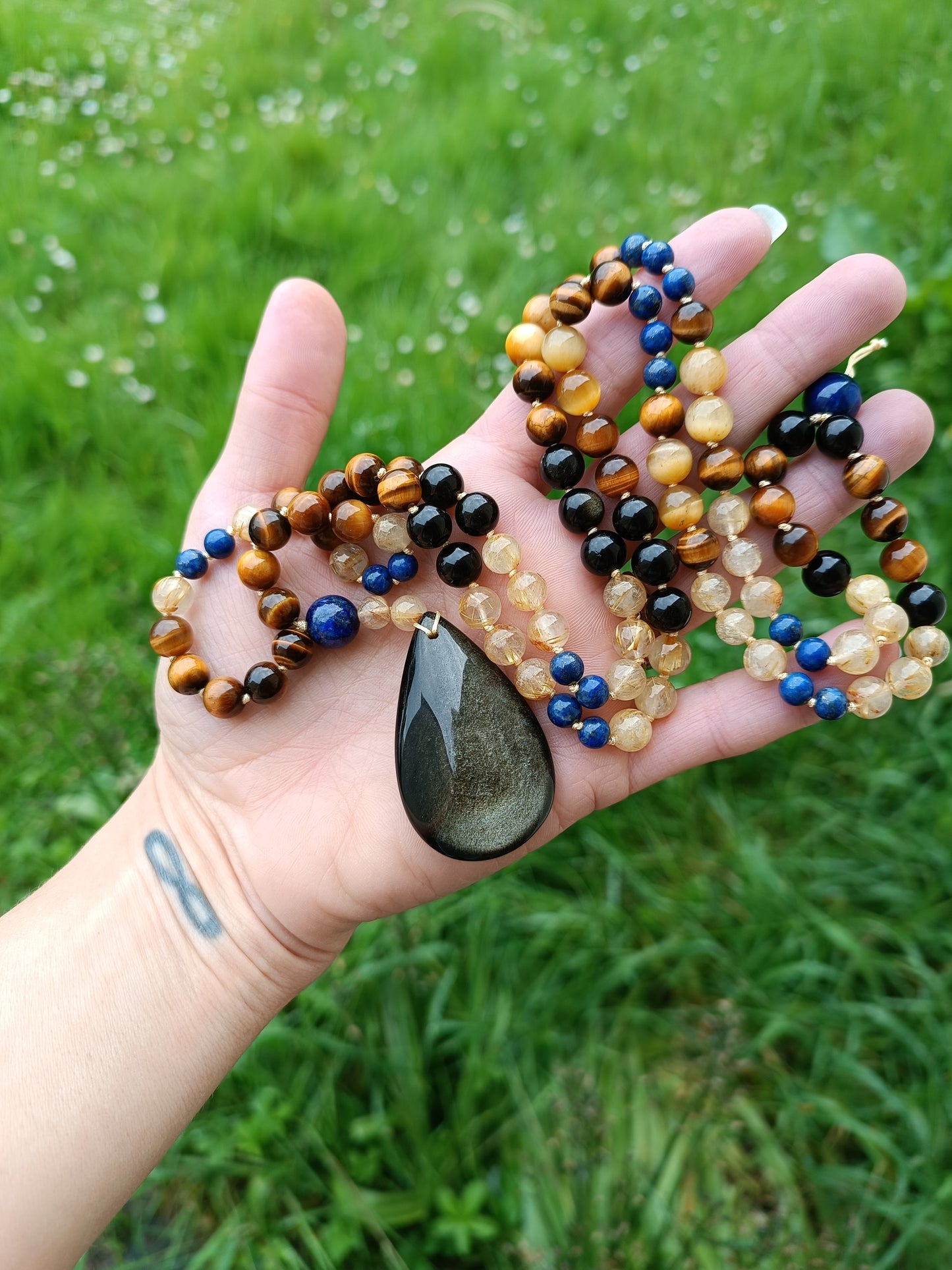 Mala prière tibétaine lynx œil de tigre quartz rutile spiritualité lapis lazuli obsidienne dore 