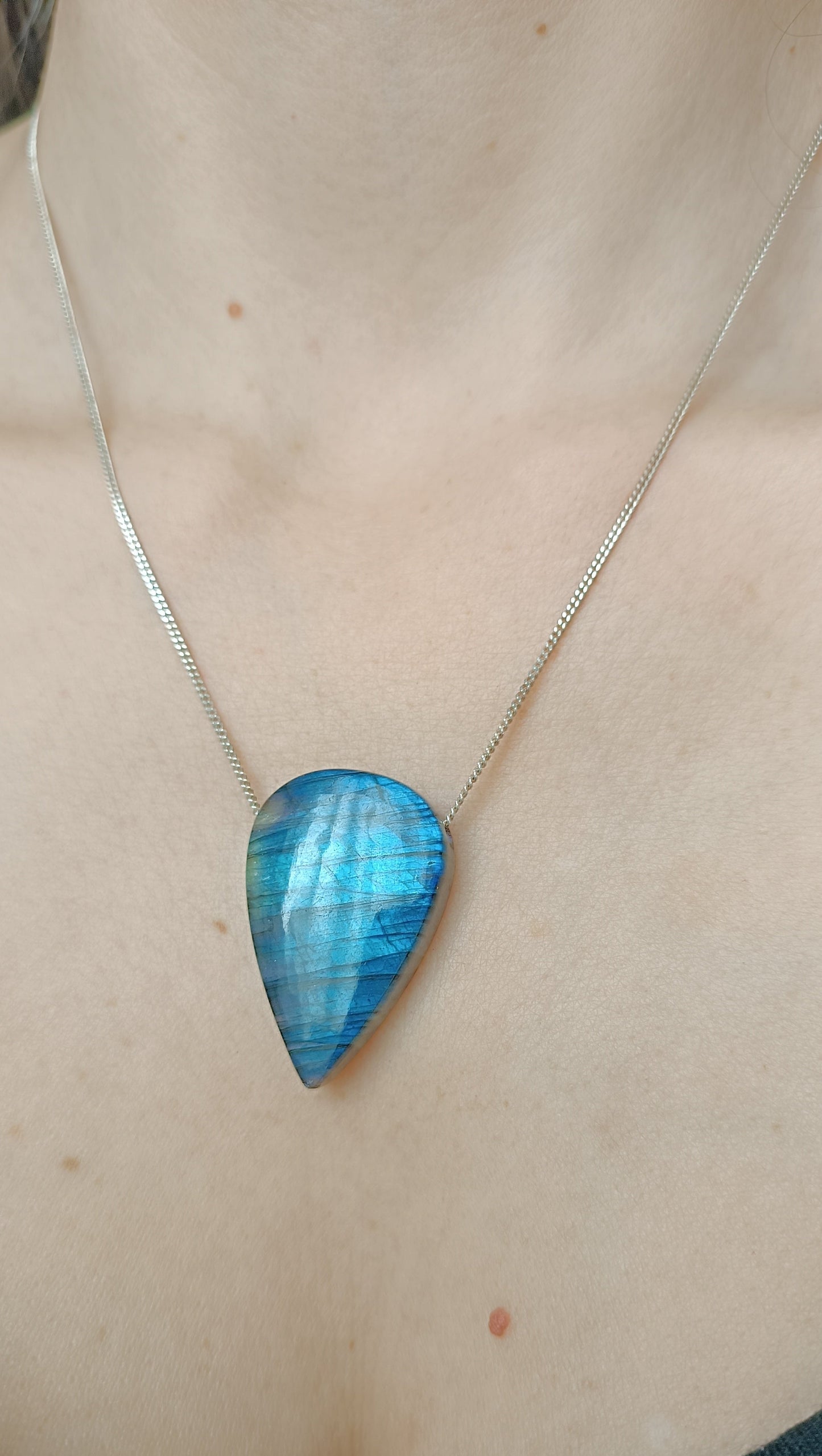 Pendentif labradorite bleu reflet nude auroredecristal