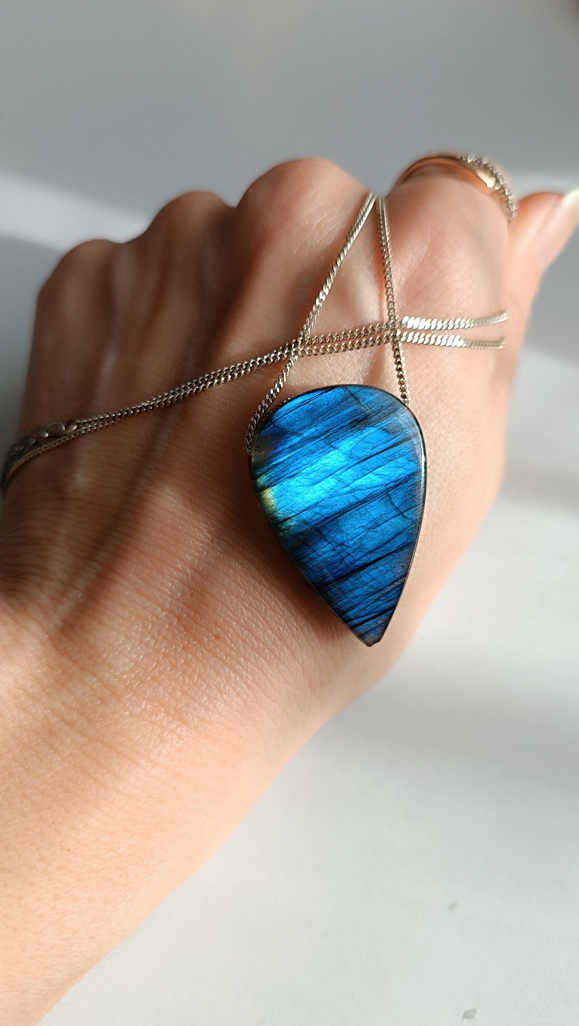 Pendentif labradorite bleu reflet nude auroredecristal 
