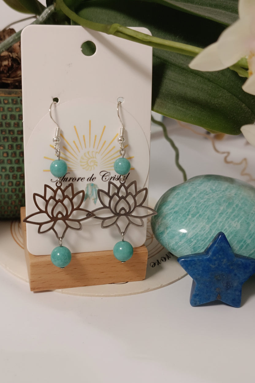 boucles d’oreilles lotus, boucles d’oreilles acier inoxydable, boucles d’oreilles hypoallergéniques, boucles d’oreilles dorées, boucles d’oreilles argentées, boucles d’oreilles pierres naturelles, amazonite, lapis-lazuli, bijou femme