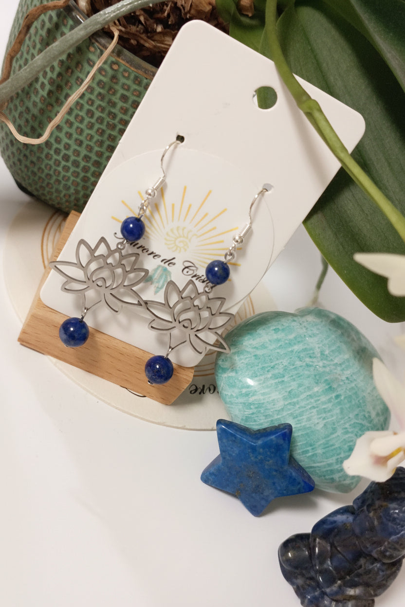 boucles d’oreilles lotus, boucles d’oreilles acier inoxydable, boucles d’oreilles hypoallergéniques, boucles d’oreilles dorées, boucles d’oreilles argentées, boucles d’oreilles pierres naturelles, amazonite, lapis-lazuli, bijou femme