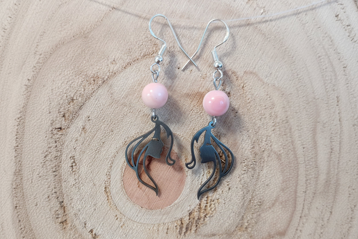 boucles d’oreilles visage, pendentif visage, acier inoxydable hypoallergénique, bijou jade, bijou corail, boucles d’oreilles doré, boucles d’oreilles argenté, bijoux légers, bijou artistique, accessoire femme, style élégant, cadeau femme, bijou quotidien, tendance 2026, bijou minimaliste, bijou visage