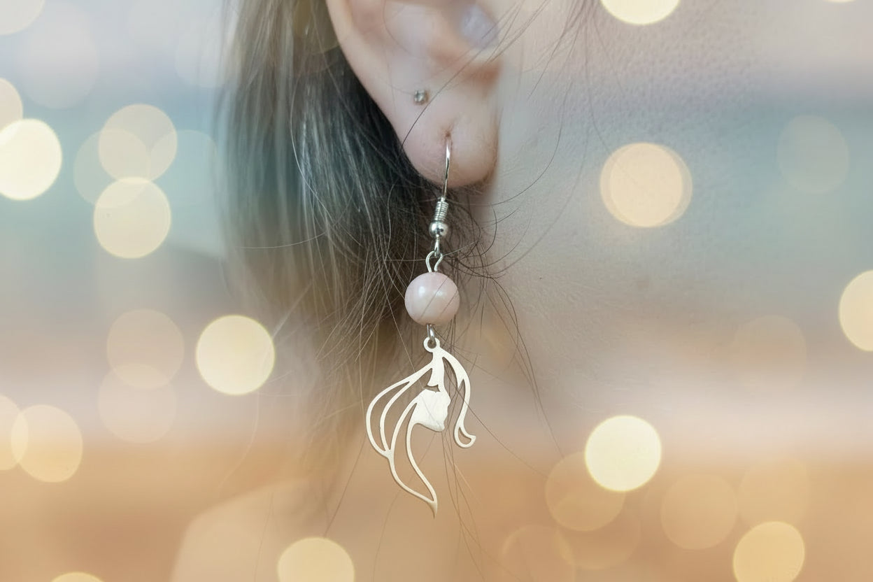 boucles d’oreilles visage, pendentif visage, acier inoxydable hypoallergénique, bijou jade, bijou corail, boucles d’oreilles doré, boucles d’oreilles argenté, bijoux légers, bijou artistique, accessoire femme, style élégant, cadeau femme, bijou quotidien, tendance 2026, bijou minimaliste, bijou visage