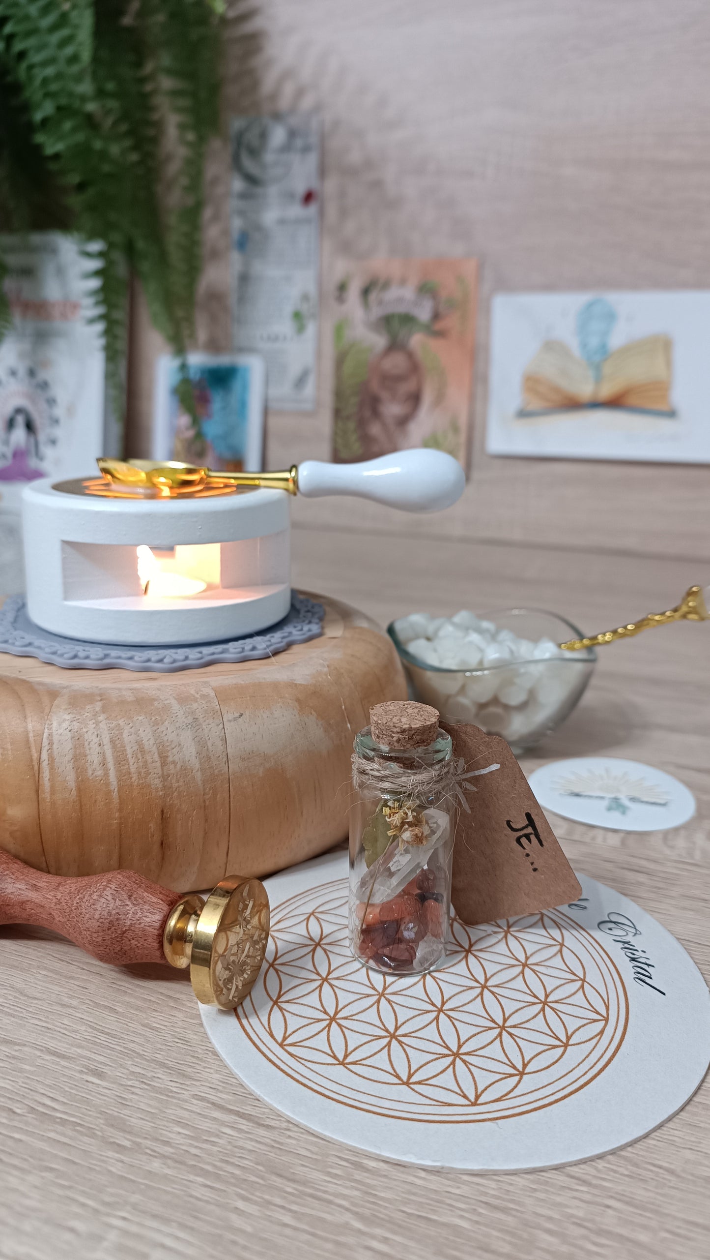 fiole-intention-feminine-sacree-aurore de cristal -cornaline - pierres naturelle - cristal de roche - magie spell jar