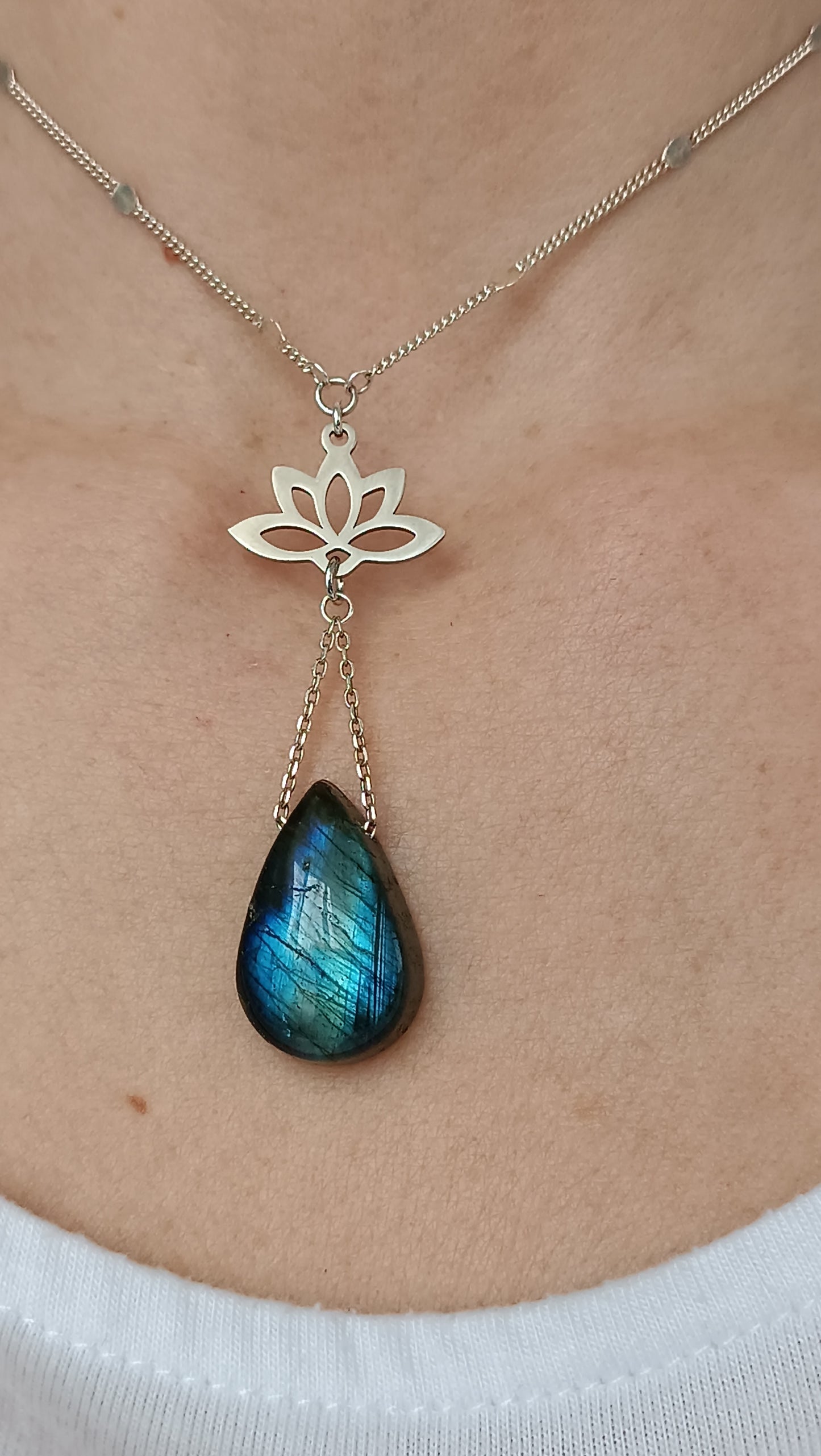 pendentif labradorite_legende_auroredecristal_lithotherapie lotus