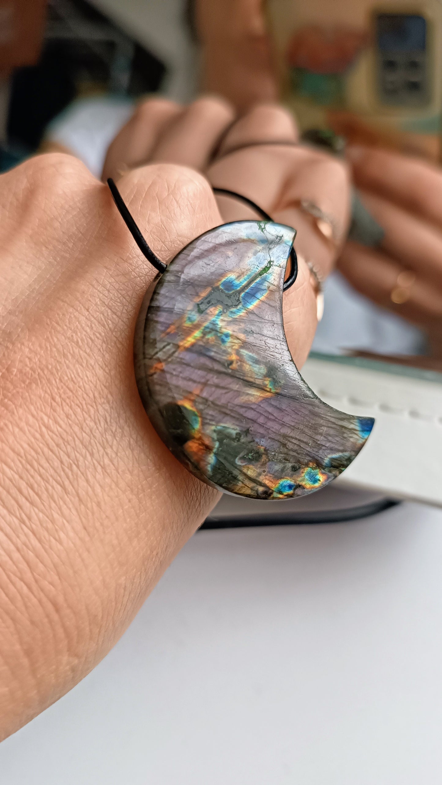 pendentif labradorite lune légende auroredecristal lithothérapie acier inoxydable cordon